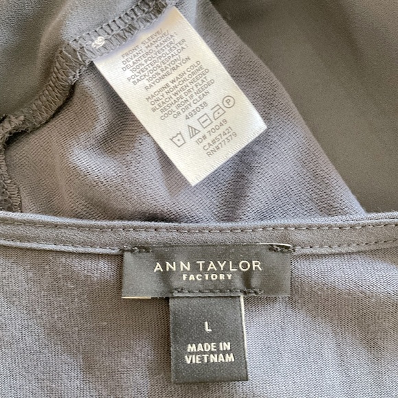 LOFT Blouse - NWOT - Picture 3 of 4